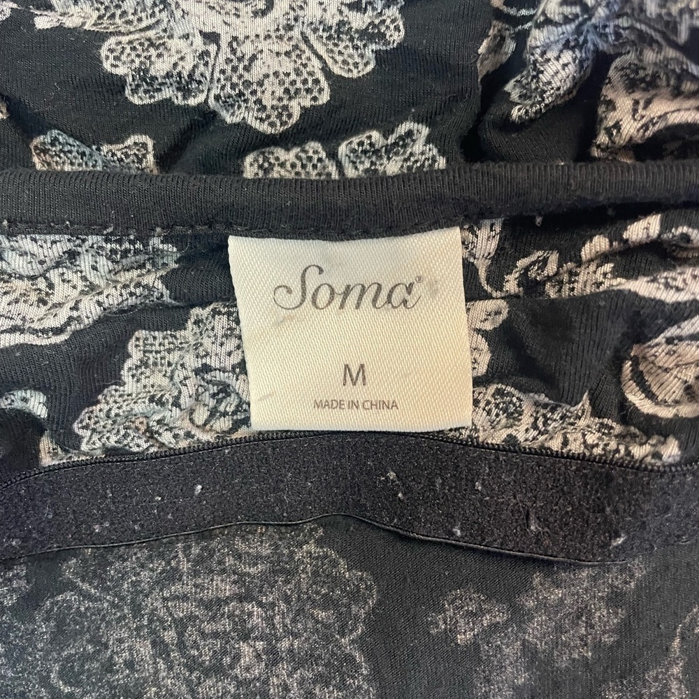 Soma black and white floral night flown with a shelf bra. So soft. Womens size M - Picture 5 of 5
